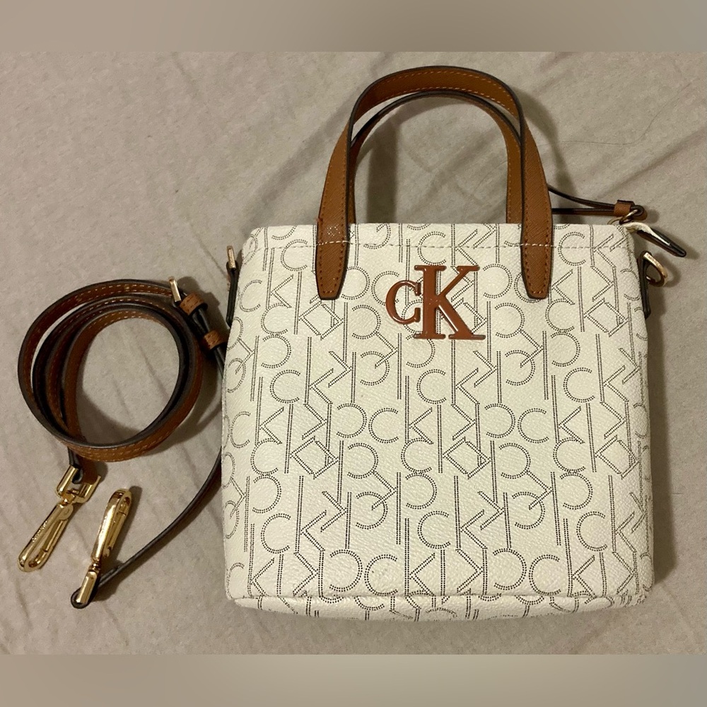 Calvin Klein (CK) Mini Crossbody Handbag🛍️